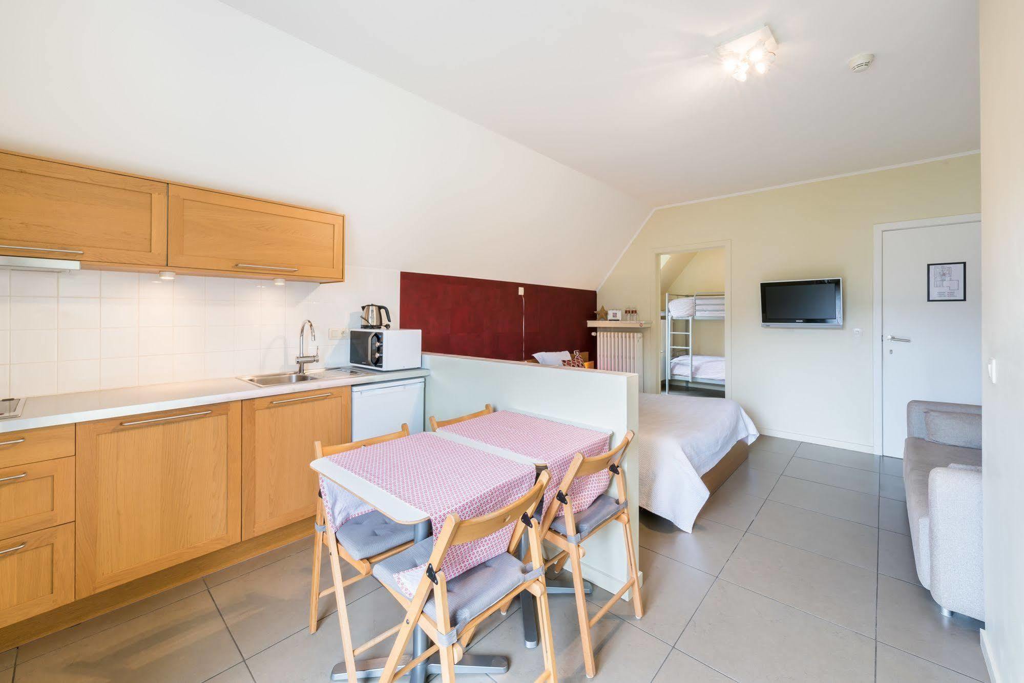 B&B Vis-A-Vis Wenduine Bagian luar foto